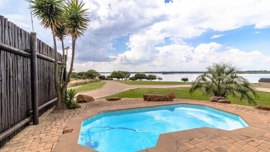 5 Bedroom Property for Sale in Oranjeville Free State